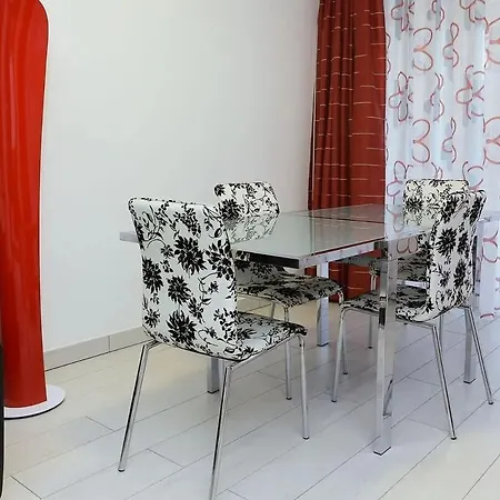 2 Bedroom Golfo Gabella Maccagno